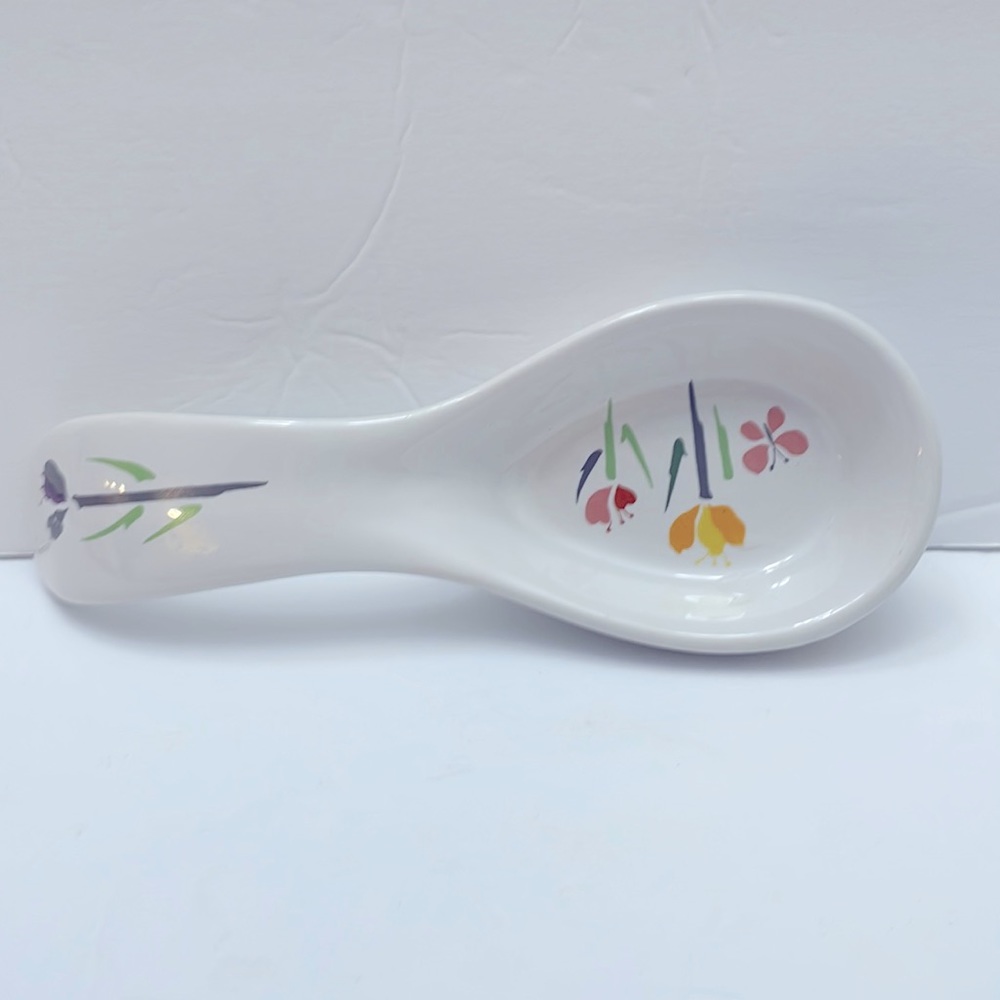 Vintage Ceramic Spoon Rest made in Taiwan White with blue stripe & Tulips 7.5"